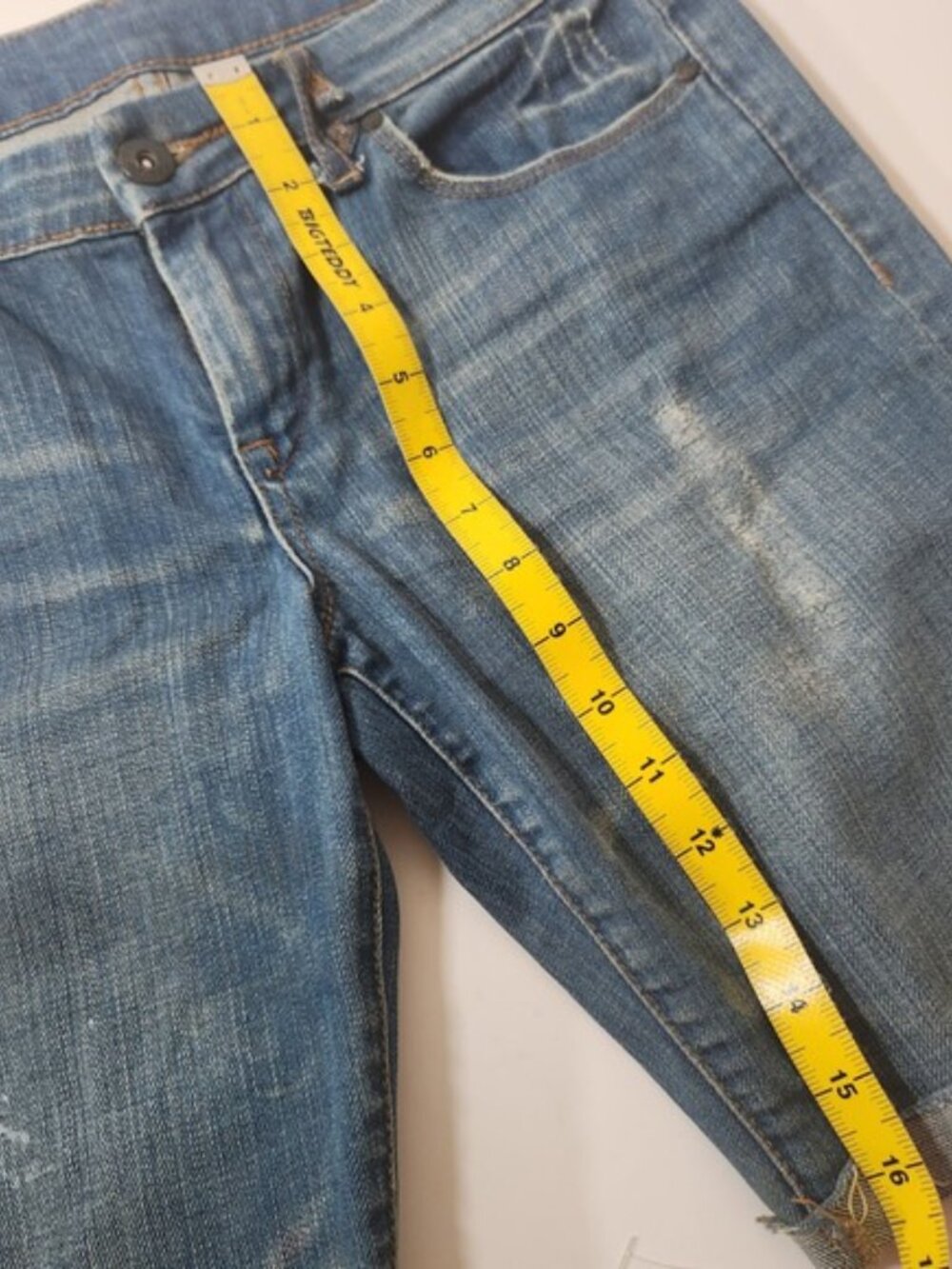 Blank NYC Distressed Denim Jean Shorts Medium Wash Raw Hem‎ Size 27 - Picture 8 of 8